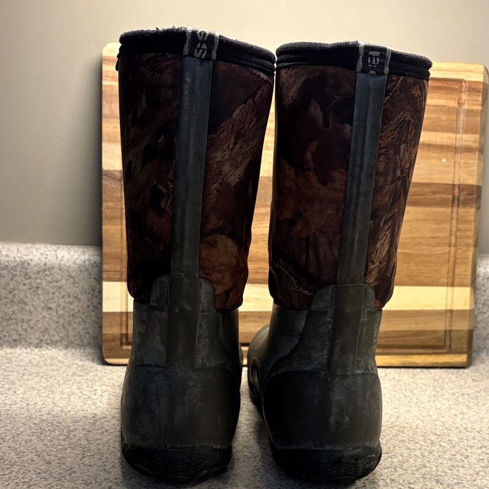 Boys Bogs Camo Waterproof Rubber Hunting Boots Size 4 - Picture 2 of 5